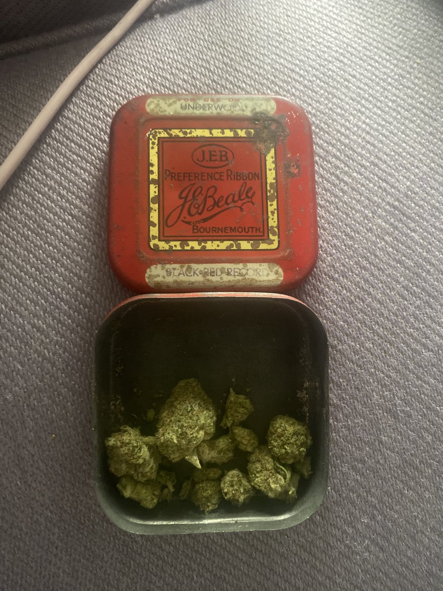 MonStrPvSSy's tweet photo. Little weed haul for today ft my lovely red tin
Could anyone tell my how much is in the tin? 
 #drugtwt #weedtwt https://t.co/Ze5ovnQ1E9