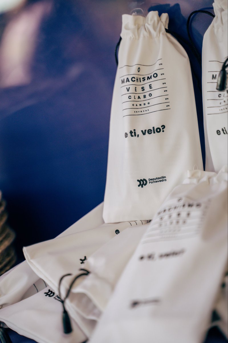 depo_es's tweet photo. Levamos desde o mediodía atendendo a ducias de persoas que se achegan ao punto violeta da @depo_es no festival @Revenidas 

Seguimos traballando para que todas as persoas poidan gozar dos #RíasBaixasFest con seguridade e respecto https://t.co/Gk4xr5R17D