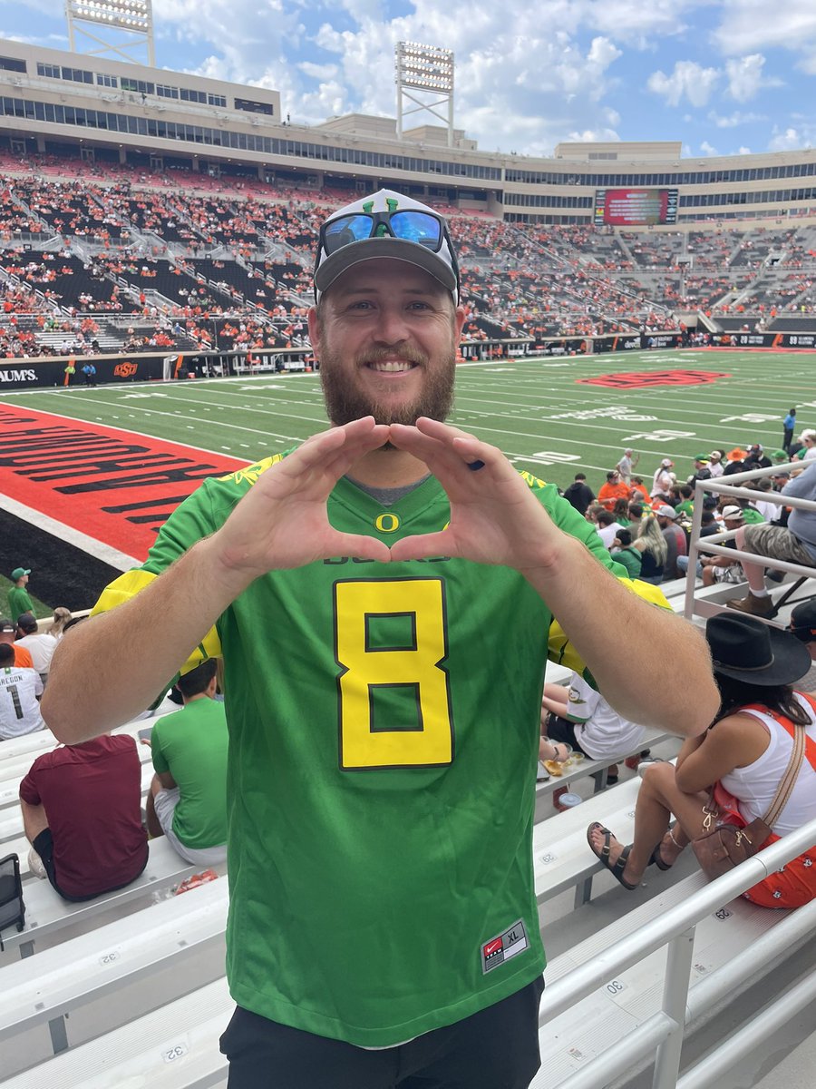 OregonBaseball's tweet photo. The lefty is in the house. @Swirvin_irvin19 made the trip from OKC (@OKC_comets) to catch his Ducks in person. #GoDucks | | ProDucks https://t.co/PPS66f5qpa