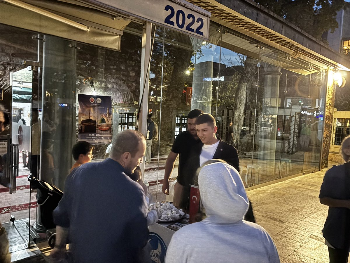 uskudarocak's tweet photo. 12 Eylül darbesinde şehadete yürüyen 9 ülküdaşımızın aziz hatıraları; bugün 12.00–18.00 arası İstanbul’un tüm ilçelerinde eş zamanlı açılan resim sergilerimizde yaşatılıyor.

Vatan ve mukaddesat uğruna can veren tüm şehitlerimizi rahmet ve minnetle anıyoruz. Ruhları şad olsun. https://t.co/Kex9xVViTB