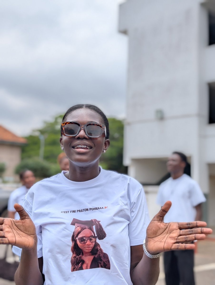 adwoabonsrah's tweet photo. By the grace of God, I didn’t die, the 2 accidents didn’t take my life, the severe sickness didn’t take my life, matters of life didn’t break me, and I have completed my years in the statistics department. Thank you Jesus🥹🙏🏾 https://t.co/NRwYPjZsds