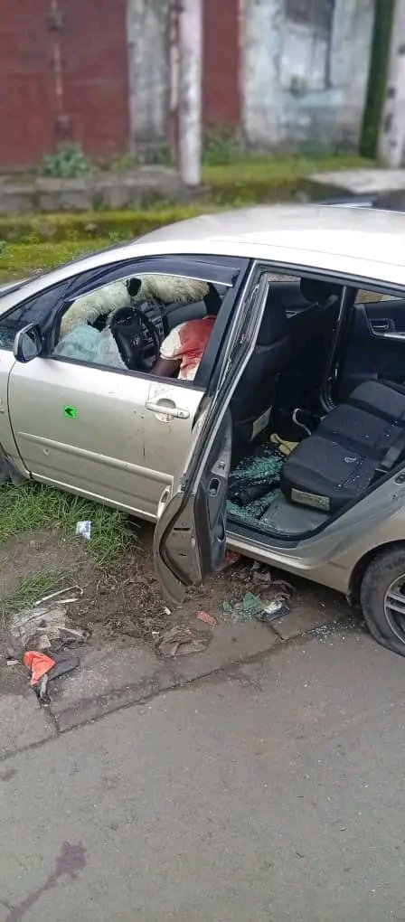 Johnybreez's tweet photo. Amba boys attacked &amp; killed all three persons travelling from Buea to Kumba today.

NB: Living in the Northwest &amp; Southwest &amp; nowadays waking up alive is a testimony. https://t.co/jy8DBeKiRn