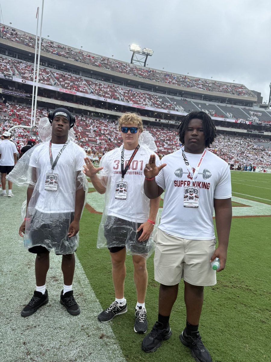 LHSvikingsFB's tweet photo. 2028 KT Thomas, 2028 Waylon Weidinger and 2029 Jacques McCoggle in Athens today. 

HC:@CarterVikingsFB RC: @CoachHolley5 @KaevoneThomas @weidingerwaylon @jacquesMac31 @GeorgiaFootball @JEllisUGA @Trenten_Zak https://t.co/sORmRRECkT