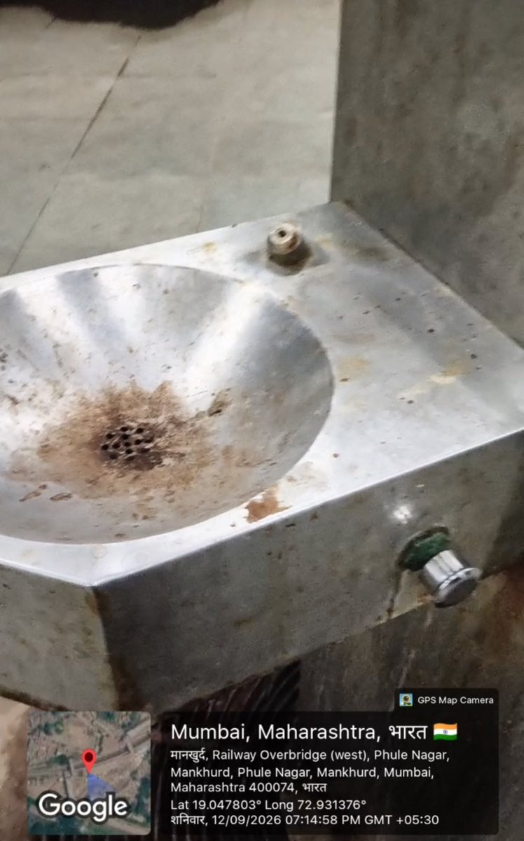 Rideraaru4's tweet photo. Zero privacy &amp; broken toilets at Mankhurd Stn(PF2)Washrooms directly visible from platform.Missing taps,leaking pipes&amp;liquor bottles. 

SM G. C. Isaac filing fake closure reports on RailMadad,blaming MRVC.

CPGRAMS: MORLY/E/2026/0048360
@RailMinIndia @Central_Railway @DRMMumbai https://t.co/vGCYEjVZCk