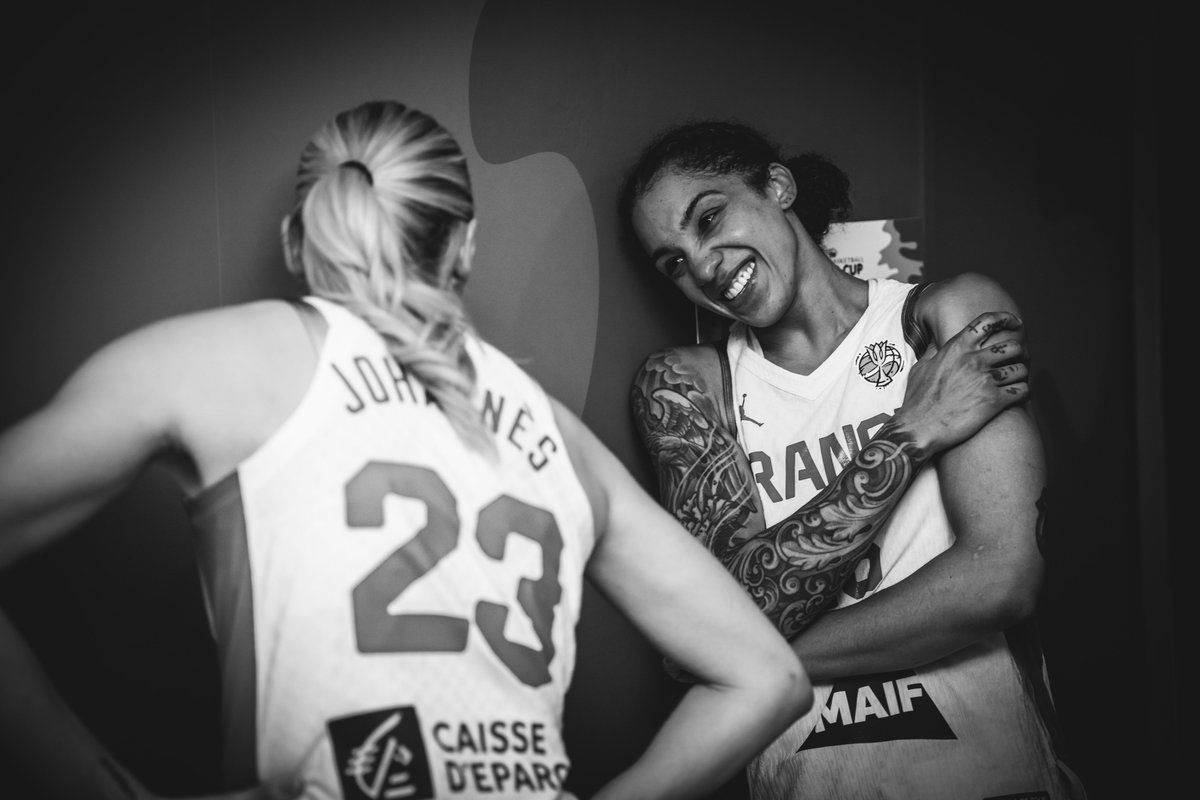 FIBA's tweet photo. Teammate goals. 🫶

#FIBAWWC | @FIBAWWC https://t.co/4Do1kjhnui