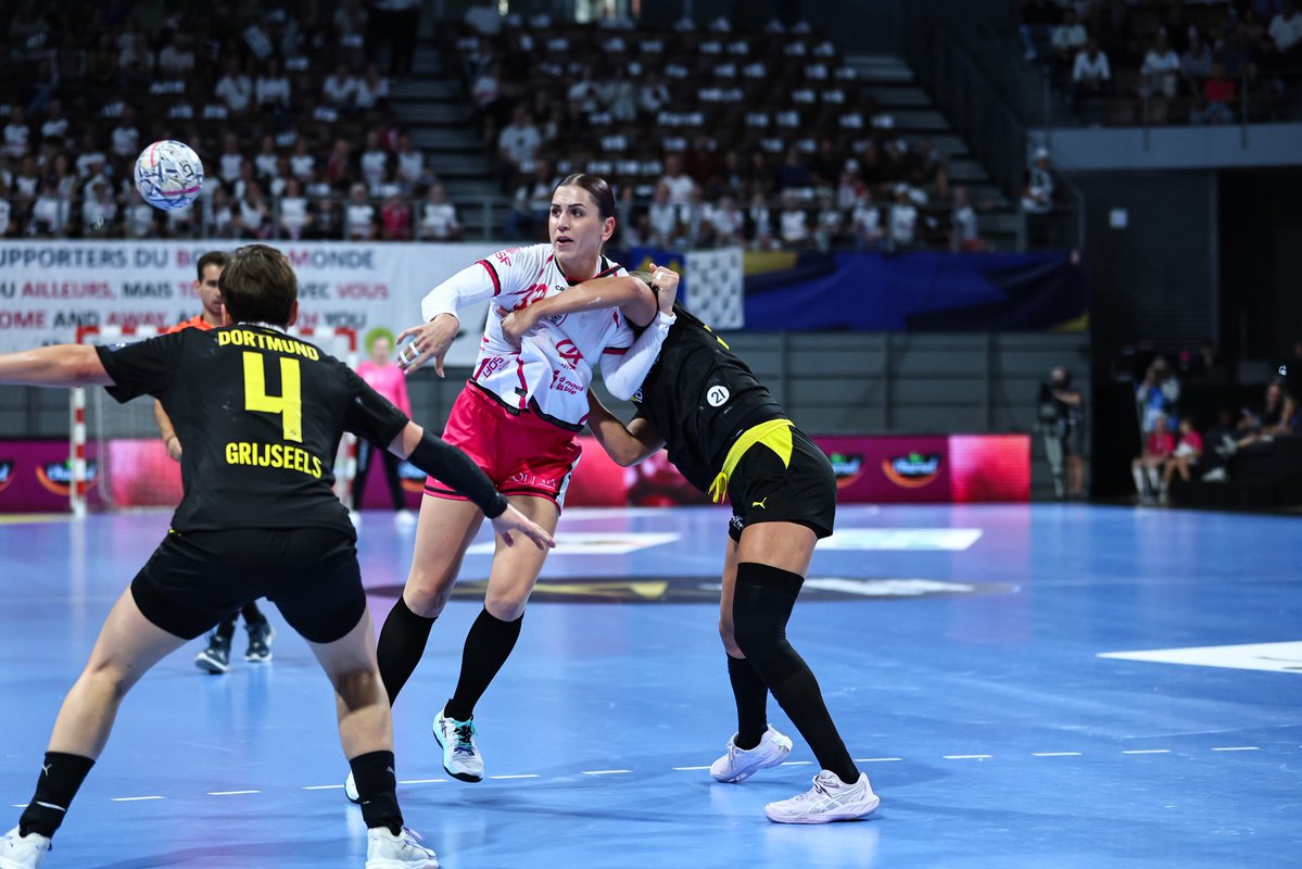 BBH_Officiel's tweet photo. Encore elleβ¦ π₯ AprΓ¨s 40 minutes de jeu, Tamara est toujours Γ 100 % au tir : dΓ©jΓ 7 buts ! #BBHBVB https://t.co/UF7wDcOnQe