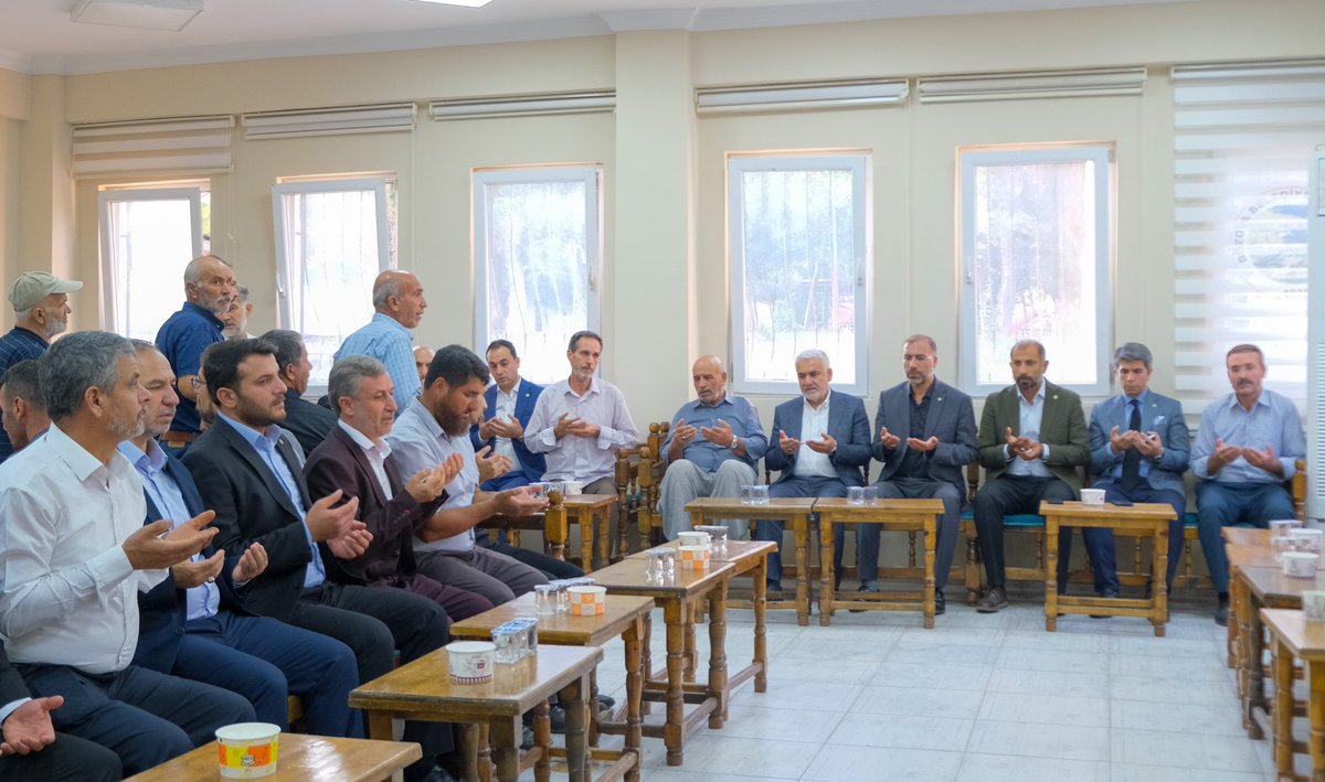 FarukPolat_'s tweet photo. Genel Başkanımız Zekeriya Yapıcıoğlu ile birlikte, parti üyemiz Mustafa Çerçi'nin vefat eden oğlu, gelini ve torunlarının taziyesine katıldık.

Merhum ve merhumelere Yüce Allah'tan rahmet, başta kıymetli üyemiz Mustafa Çerçi olmak üzere kederli ailesine ve yakınlarına sabr-ı cemil ve başsağlığı diliyoruz.

Rabbim mekânlarını cennet, makamlarını âli eylesin.

@HurDavaPartisi
@HudaPariletisim