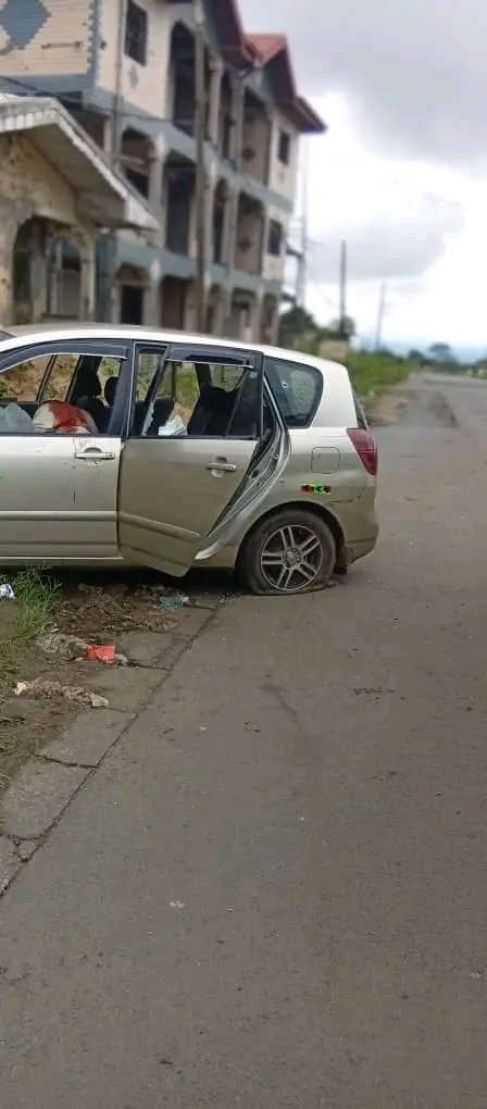 Johnybreez's tweet photo. Amba boys attacked &amp; killed all three persons travelling from Buea to Kumba today.

NB: Living in the Northwest &amp; Southwest &amp; nowadays waking up alive is a testimony. https://t.co/jy8DBeKiRn