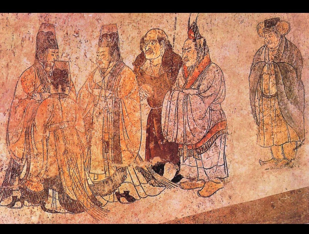 aslichin_'s tweet photo. Mural paintings were quite clear on which one is indian clothing, which one is sogdian, which one is chinese.

It is chinese people doing hodgepodge to steal indian clothing ultimately and rebrand it as dunhuang.
Indian culture should be called indian, it is not your western, persian, or chinese. It is INDIAN. You are stealing only the indian elements here from buddhist- hindu murals.