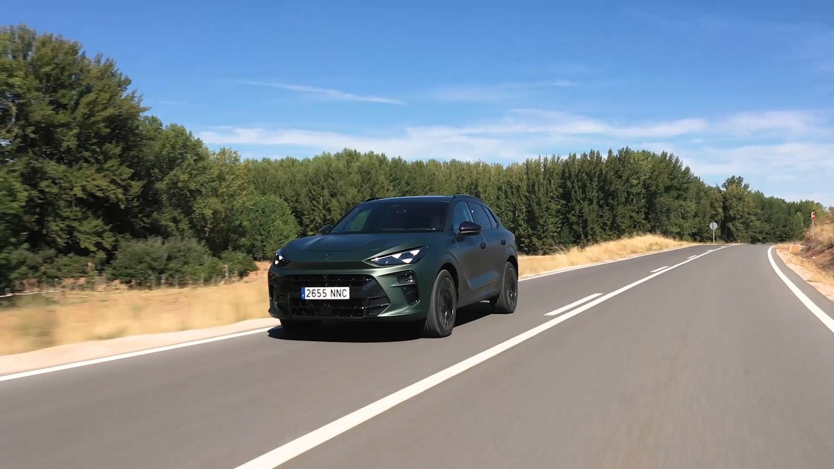 CCubicos's tweet photo. Este domingo en #CCubicos433, @noe_soage tendrá la oportunidad de probar la versión especial del @CUPRA_esp Terramar 🏁 llamada "Tribe Edition" 🔆. Llega con varios detalles exclusivos que le dan un toque muy chulo a este SUV deportivo 🚀.

A partir de las 9:45 en @antena3com 📺 https://t.co/MfYCrqIkaN