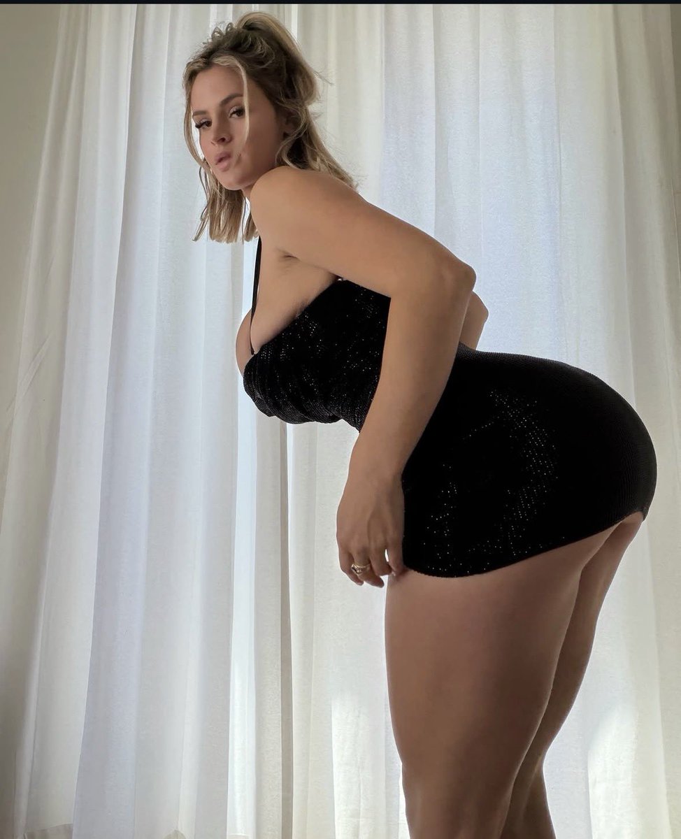 CountryVixenJ's tweet photo. .

                 “Date worthy dress? 
      Just want a boyfriend who would motorboat me.. when I wear dresses like this.. and bend me over and fuck me..”
                    #SEXYSATURDAY 

. https://t.co/V5wRERdzLz