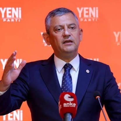 radarrhaberr's tweet photo. YENİ Parti Lideri Özgür Özel: 

“Gün gelecek, devran değişecek, keser dönecek, sap dönecek; o gün AKP’nin valiliğini yapanlar hesap verecek.” https://t.co/E5NF2Ko3t7