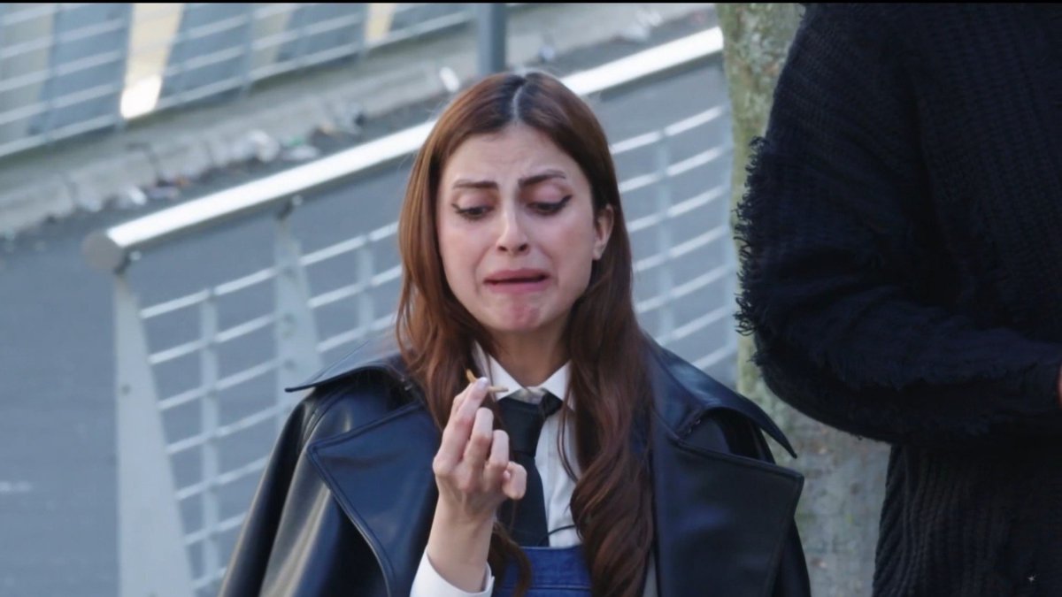flowerloveers's tweet photo. #FarhanaBhatt overacting just to get a promo shot. Shameless woman does everything for a promo, so she thinks everyone else is after the same thing. Making fun of someone’s genuine pain is absolutely disgusting.

#GauravKhanna #KKK15 https://t.co/ALIO6A3zd4