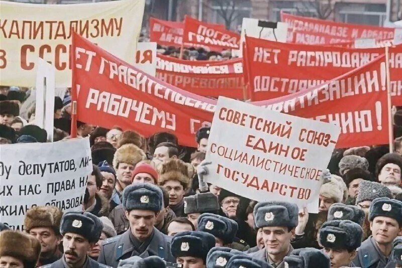 totalitarizm14's tweet photo. 1991 год. Митинг за сохранение СССР.
На Манежной площади — более 750 тысяч человек

Антисоветчики говорят, что "никто не вышел". https://t.co/aqnPTK76Uv