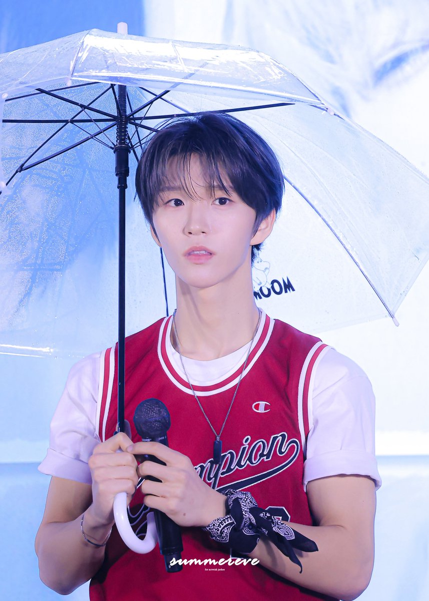 meaning_0621's tweet photo. 이 홈마분 데엉이의 젤 큰 특징인 >>> 순함 <<< 을 기가 막히게 잡아내시네 https://t.co/v6GBT7oqBU