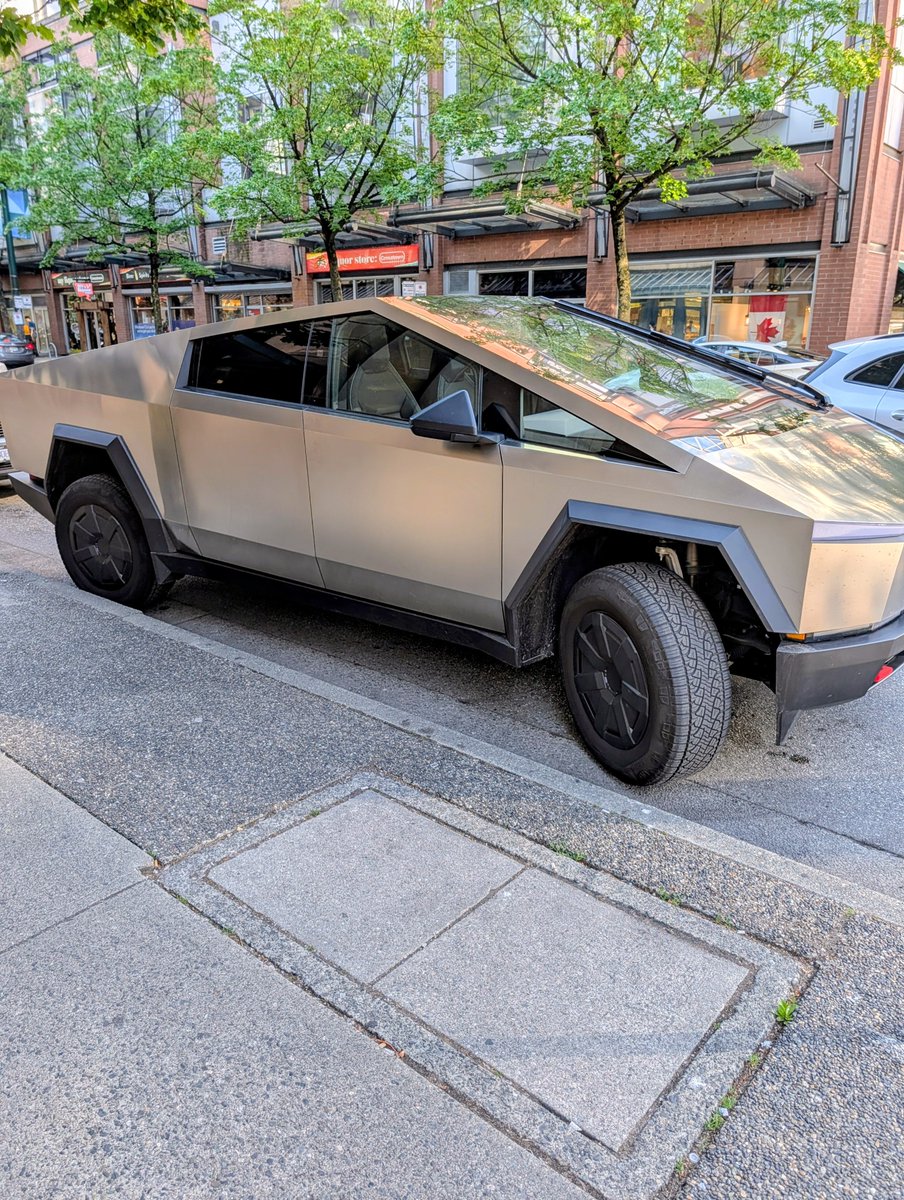 guyfelicella's tweet photo. People can warn me all they want about buying a Chinese-made BYD.
Put a BYD beside a Tesla, hand me both sets of keys, and tell me I can only choose one…
I’m driving away in the BYD. Tesla's are nowhere near as good...
What are YOU choosing? https://t.co/zOm5vh9dB0