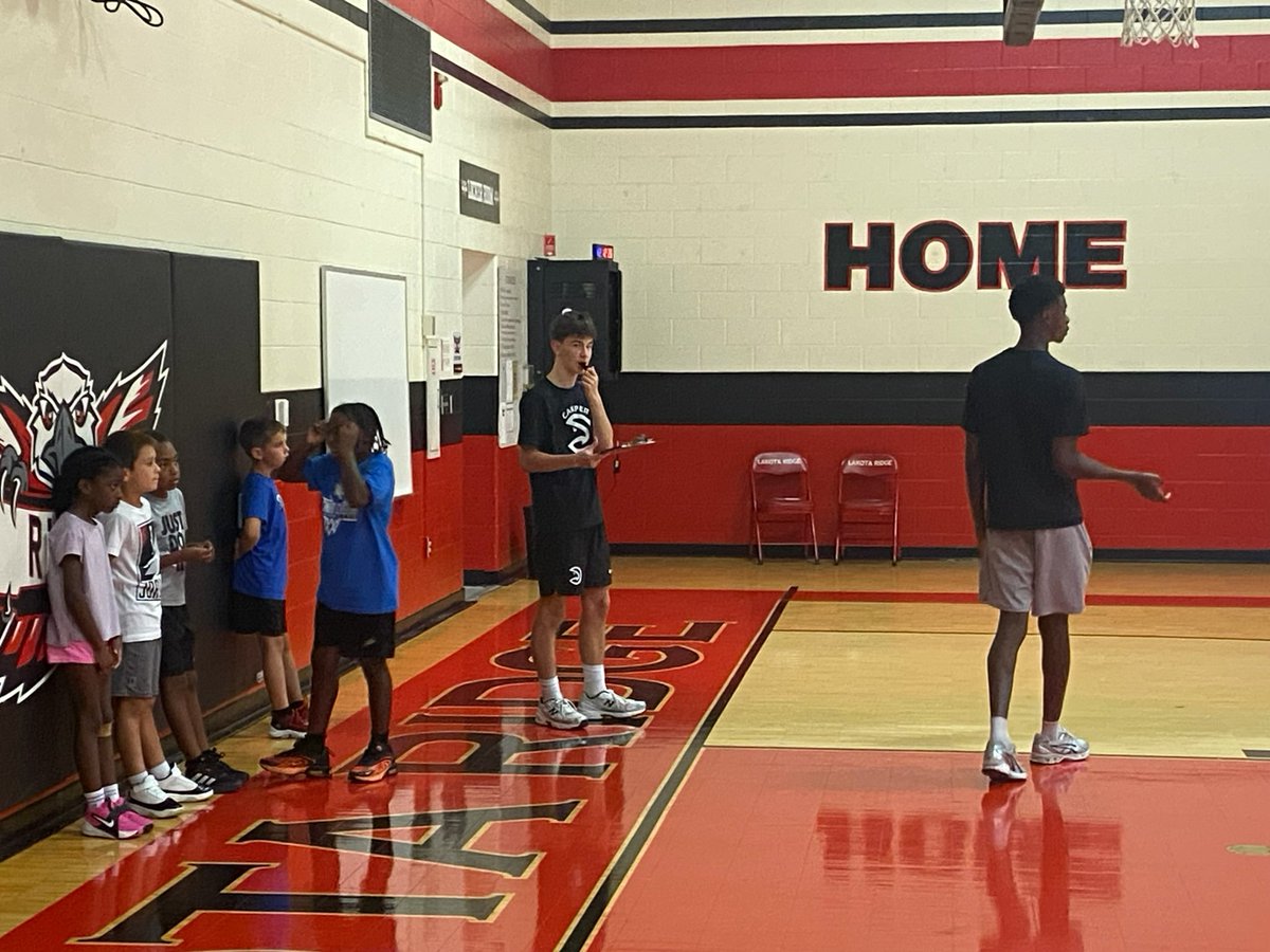 BlakeJividen's tweet photo. I had a great Saturday morning helping out with the Lakota thunderbirds organization and giving back to the community! @eastsidehoops https://t.co/3H4sddBNIg