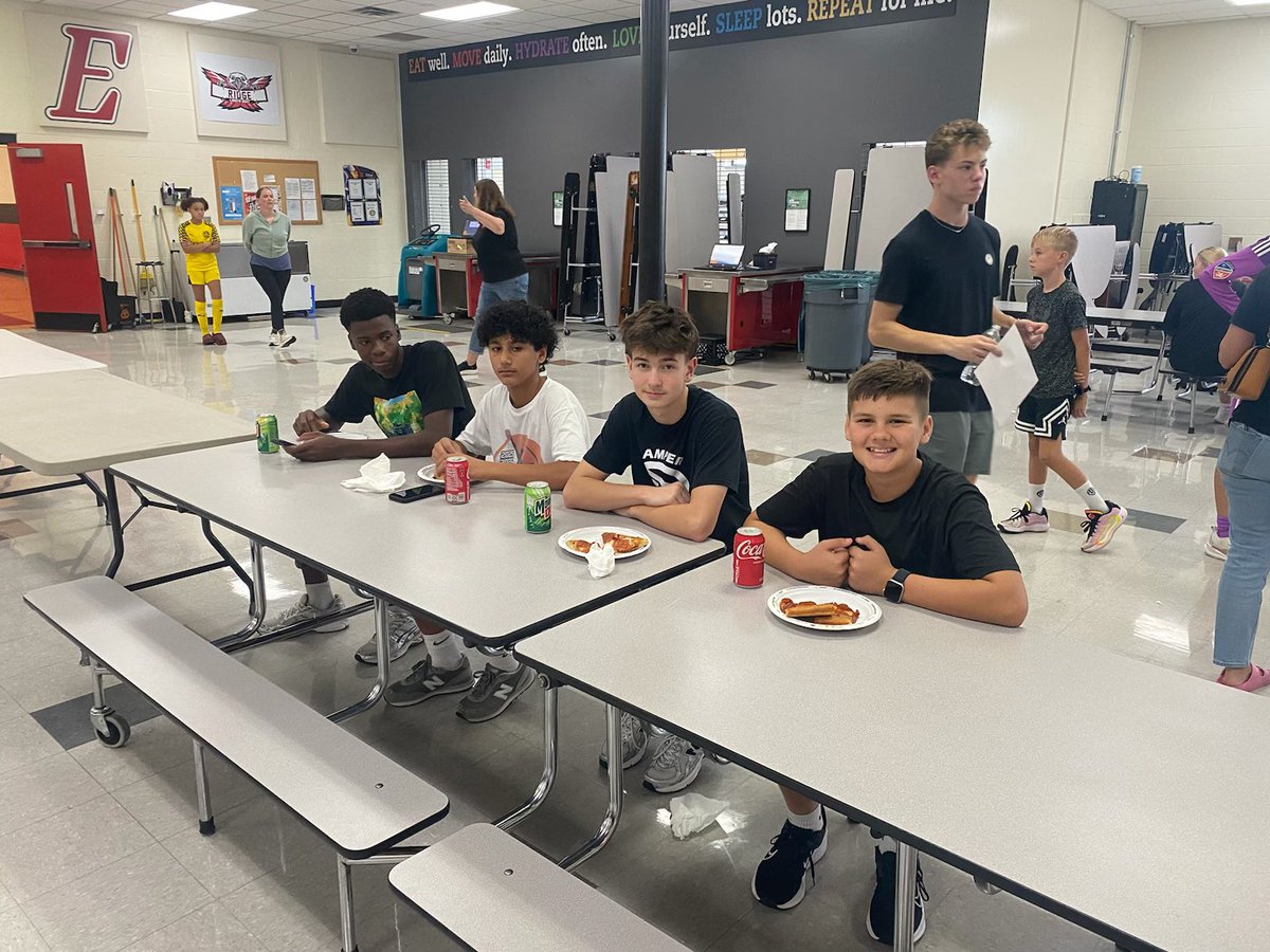 BlakeJividen's tweet photo. I had a great Saturday morning helping out with the Lakota thunderbirds organization and giving back to the community! @eastsidehoops https://t.co/3H4sddBNIg