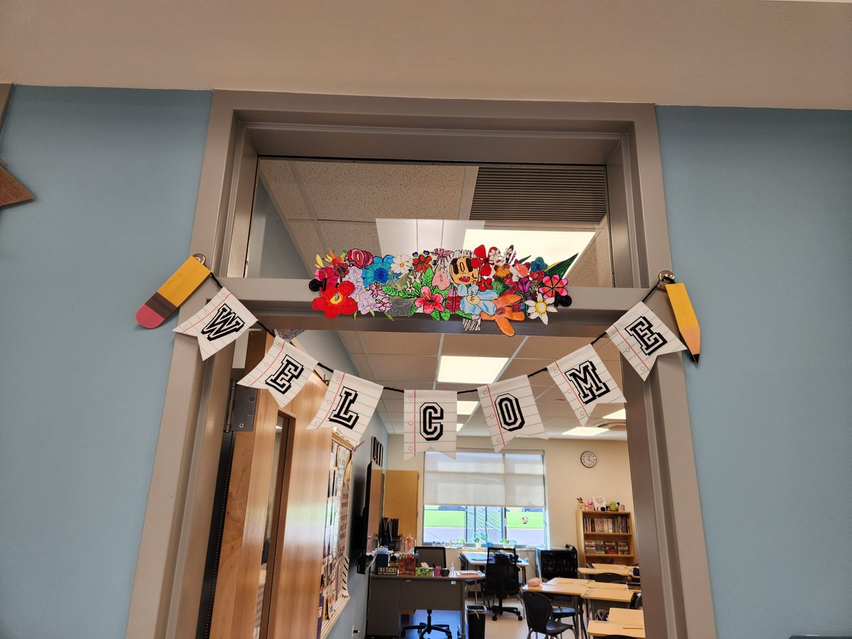 YSESART's tweet photo. Together, we are one great "Ohana" in our new nest!  Ready to create new memories while honoring the last 70 years in our former space! 🌺🦅🏫 

#TogetherWeSOAR
#YSES2point0
#NewNestStillTheBest https://t.co/bEo02DrTTZ