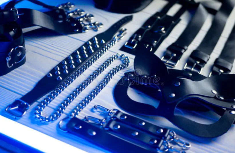 peter_jyoung's tweet photo. New toys ⛓️⛓️‍💥are here for mommy/mistress sissy slave ⛓️⛓️‍💥⛓️⛓️‍💥⛓️to be submissive 🧎🧎‍♀️🧎with her forever 🍼🍼🧎⛓️⛓️‍💥 https://t.co/JaxfYkcnjY