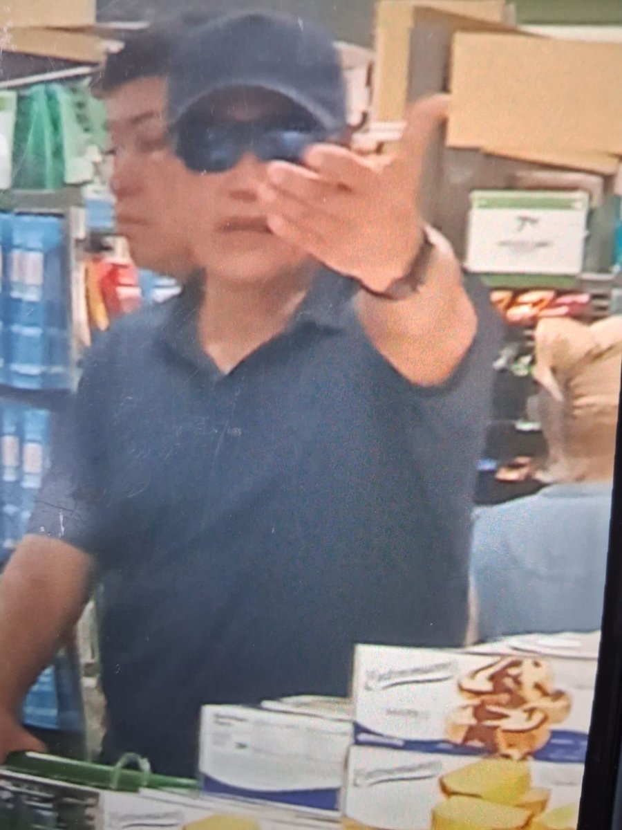 ByViral24's tweet photo. 🇺🇸🔴🇨🇴DENUNCIAN A @GustavoBolivar de amedrentar a ciudadanos norteamericanos en centro comercial Publix en 
Aventura Mall, Miami Estados Unidos https://t.co/F9nYdQn96j