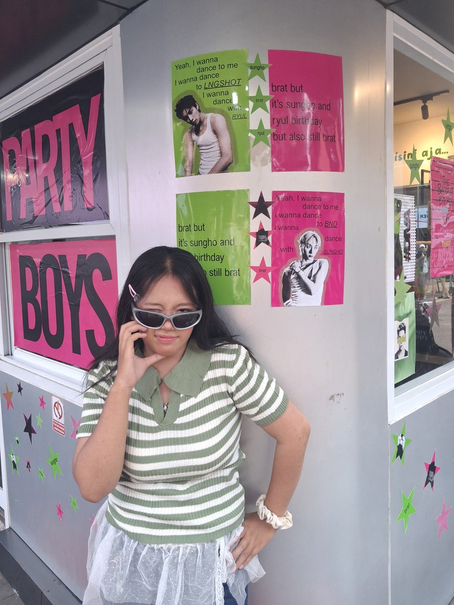 ryulnaktak's tweet photo. 260912) Ryul bday agenda #BumpinThatBoysJKT and bday frame  #GYA_RYULDAY
✨😎

Checked off the agenda today! Cute frame, good vibes, and celebrating Ryul ⭐🕶️ https://t.co/GC5QsK3J0S