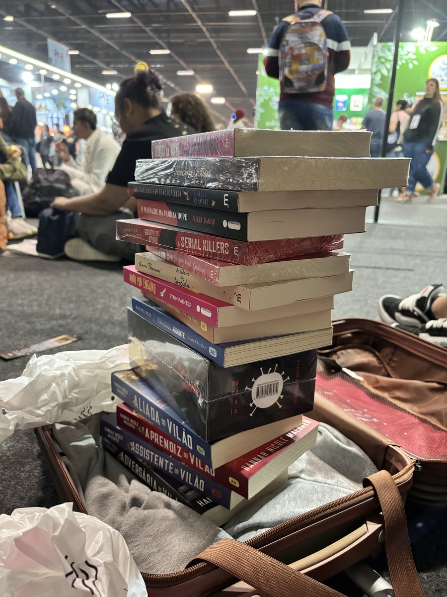 kissgco's tweet photo. comprei 20 livros e foram só 4 horas https://t.co/ivZhOpfiwn