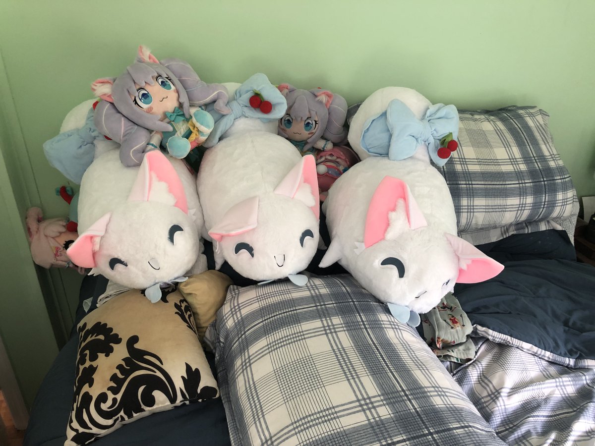 FoxPocalypse's tweet photo. The KORSCHEs have arrived!! They're HUGE!!!! They eclipsed the other plushies and half my bed is taken over. Even with their giant size, the KORSCHE makes an amazing war mount and guardian for Galactic Kirsche. 
The entire universe will know "MUNYA"!
#KirschedArt https://t.co/2YctzcFLvz