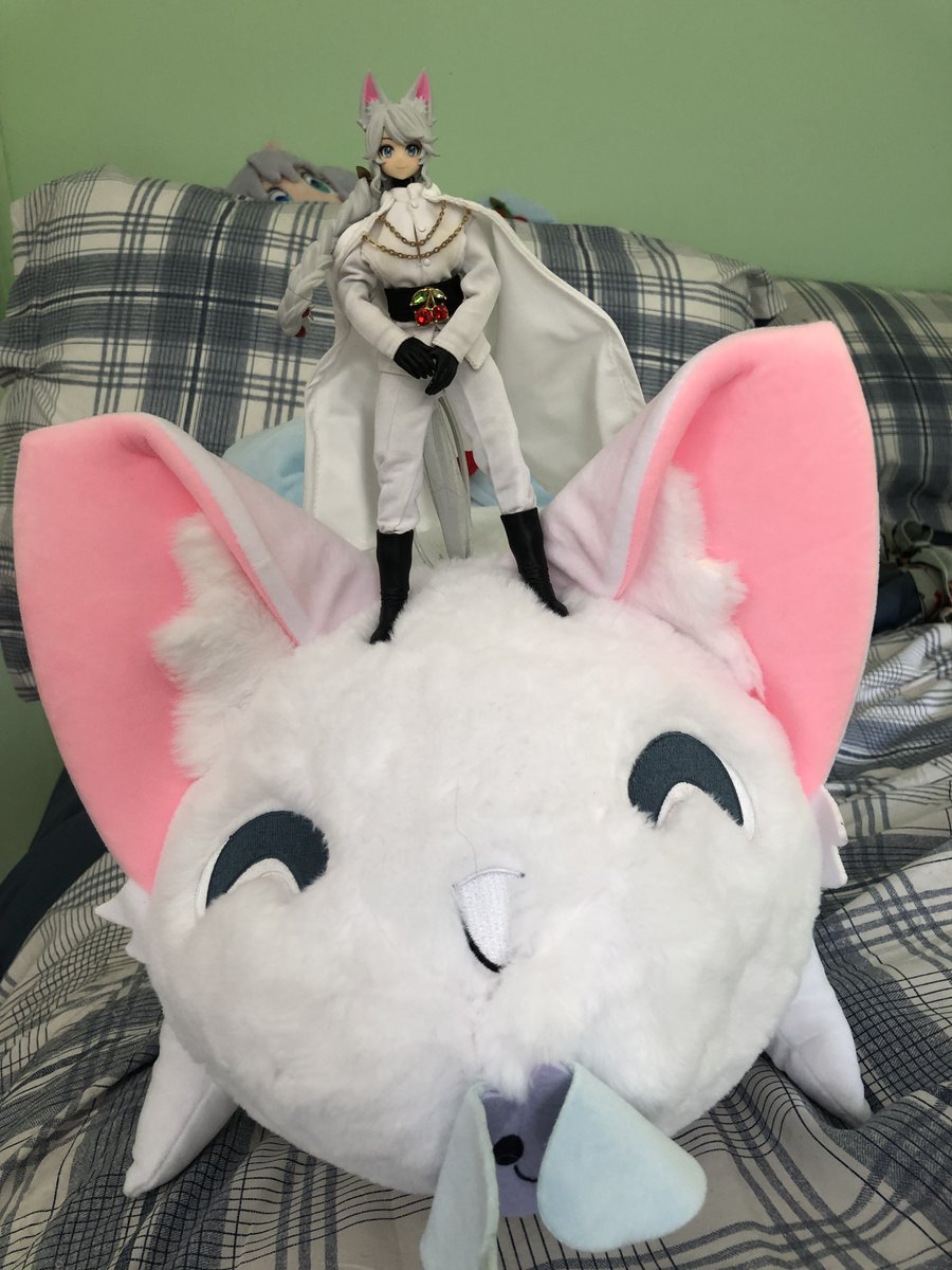 FoxPocalypse's tweet photo. The KORSCHEs have arrived!! They're HUGE!!!! They eclipsed the other plushies and half my bed is taken over. Even with their giant size, the KORSCHE makes an amazing war mount and guardian for Galactic Kirsche. 
The entire universe will know "MUNYA"!
#KirschedArt https://t.co/2YctzcFLvz