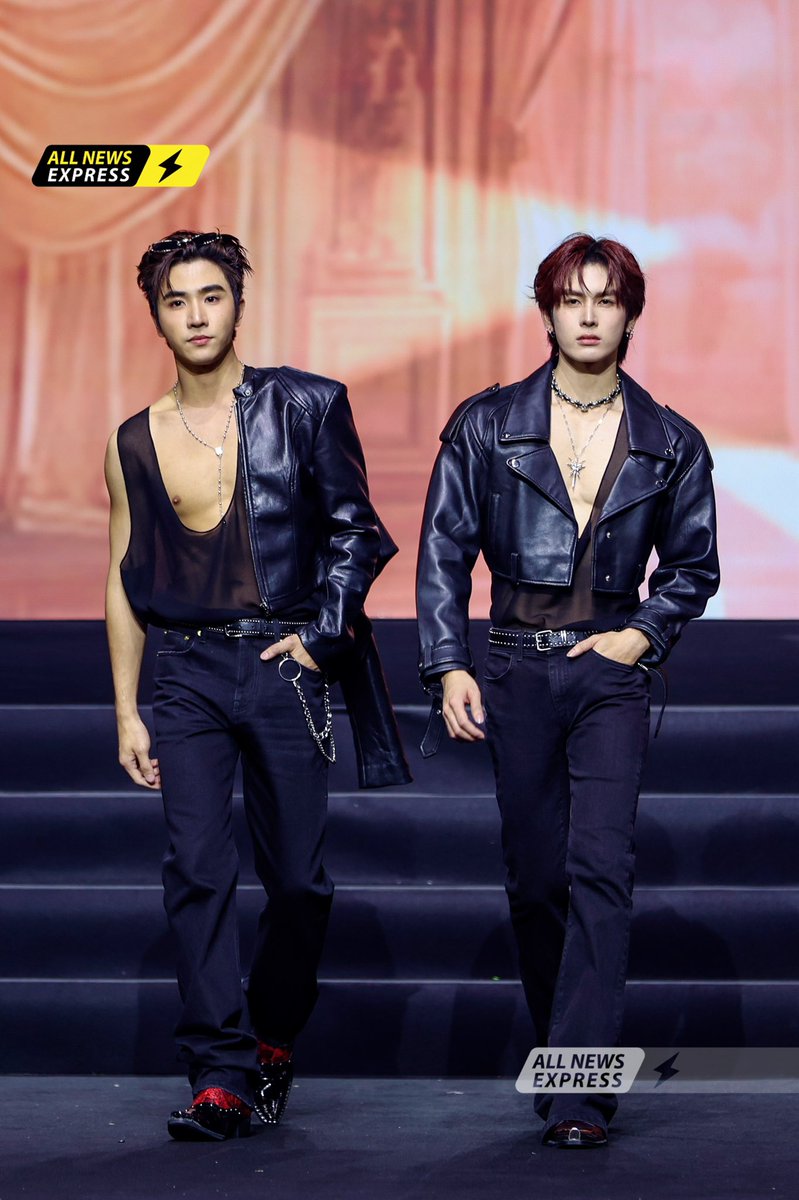 ALLNewsEXPRESS1's tweet photo. รันเวย์อะไรใจไม่อยู่กับเนื้อกับตัว!! “เพิร์ธ - แซนต้า” #PerthSanta ร่วมเดินแฟชั่นโชว์ในงาน "MCHOICE &amp; MINT AWARDS 2026" 

PERTHSANTA AT MCHOICE
#perthtanapon #santapp
#MchoiceMintAwards2026
#MchoiceMintatICONSIAM
#MintAwards2026 https://t.co/YMME22R2eV