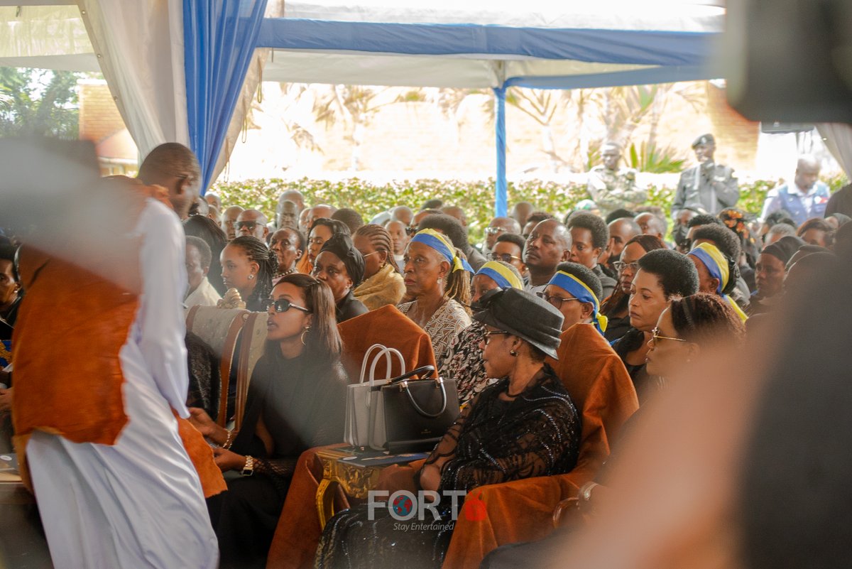 forttv256's tweet photo. MOURNERS TURN UP TO HONOUR THE LATE KING OYO
📷ABIGABA DANIEL https://t.co/r6kK5C5Fv3