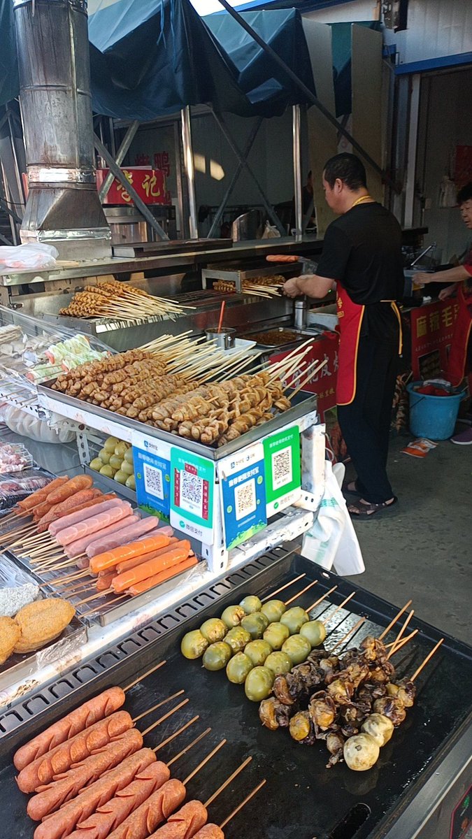 runev434682's tweet photo. [Craving that late-night street food glow  Grilled skewers with smoky char + spicy dip = perfect quick bite!]， https://t.co/FNSeOjawuK