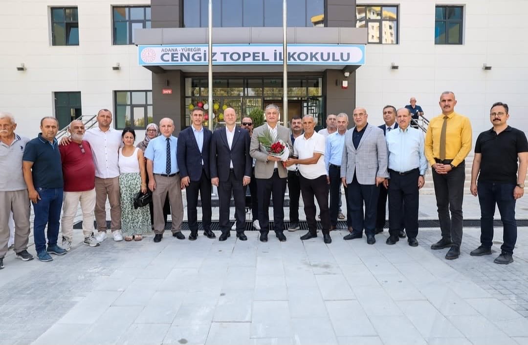 AdanaMem's tweet photo. Valimiz Sayın Mustafa Yavuz, pazartesi günü başlayacak olan yeni eğitim öğretim dönemi öncesinde bir dizi okul ziyareti gerçekleştirdi. Ziyaret kapsamında, inşası tamamlanarak eğitime kazandırılan Yüreğir Cengiz Topel İlkokulu ve Çukurova Adana Anadolu Lisesi ile geçen yıl açılışı yapılan Seyhan Orhangazi Ortaokulu’nda incelemelerde bulundu.

​Okulların fiziki imkânlarını, dersliklerini ve yeni döneme dair yürütülen hazırlıkları yerinde denetleyen Sayın Valimiz, öğrencilerin emniyetli, sağlıklı ve kaliteli bir ortamda yeni eğitim öğretim yılına başlayabilmesi amacıyla sürdürülen çalışmaları değerlendirdi.

@tcmeb 
@TCAdanaValiligi 
@mnaras