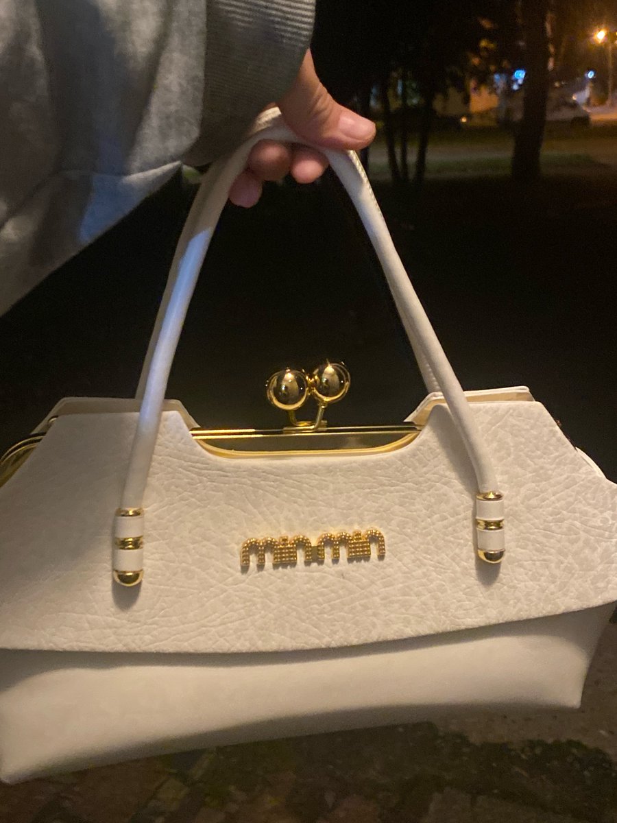 lievreli's tweet photo. до закрытия магазина оставалась 5 минут, я бежала как могла, я успела, продавец сказал, что только что собирался закрывать. я купила вот это https://t.co/kWtF9JdzVq
