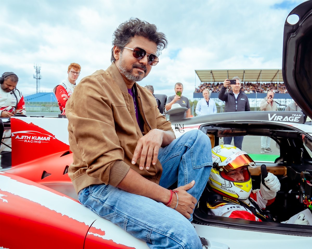 RamCinemas's tweet photo. Icons of Millions ✨️✨️
#AK #CMJosephVijay‌ https://t.co/bwLgaahQqJ