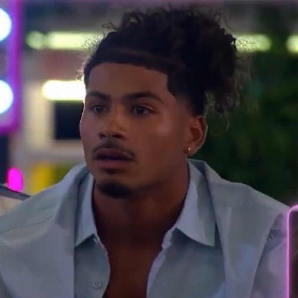 zoieqrts's tweet photo. Trinity can’t say she wants better for herself, she can’t chew gum, she can’t wear a tommy hilfiger shirt at a tommy hilfiger show, she’s getting facetune allegations! Like you see how dumb all of this shit sounds??? This is next level of grasping for straws✌🏾 https://t.co/fjAm1px5Cy
