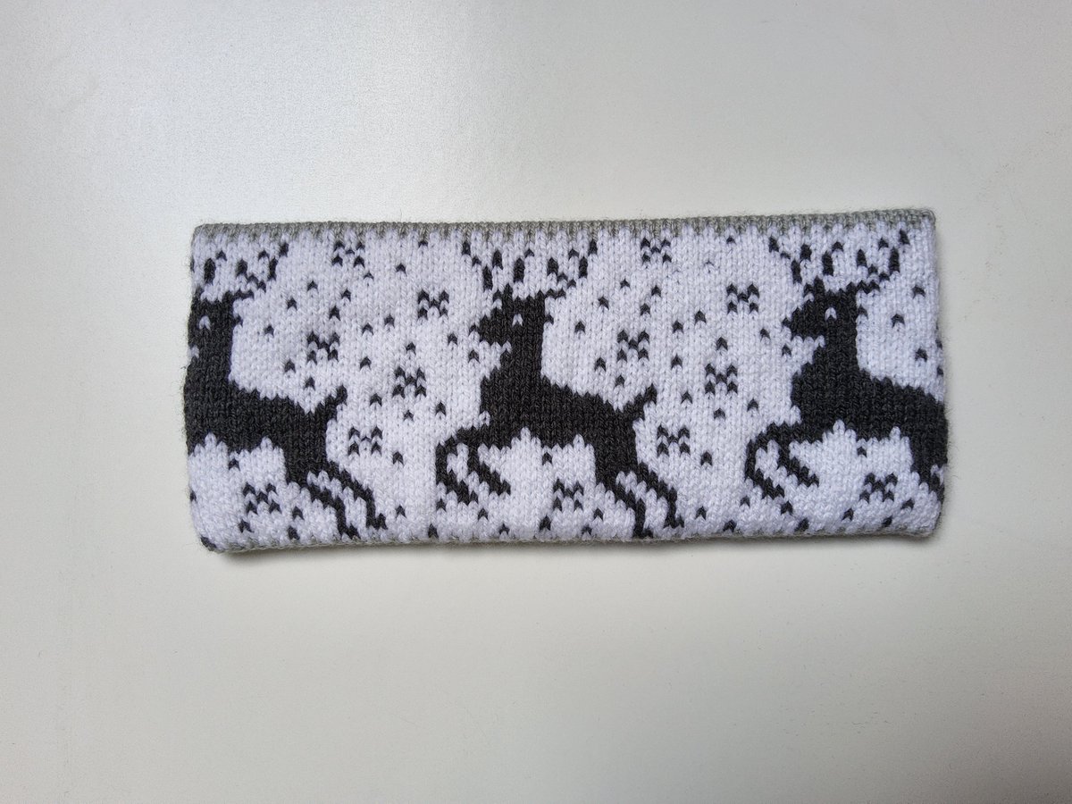 knitadventures's tweet photo. The reindeer headband is finished. I'm not 100% happy with it though, I'm going to tweak the template and try again 😕 https://t.co/6GC7XMuRrH