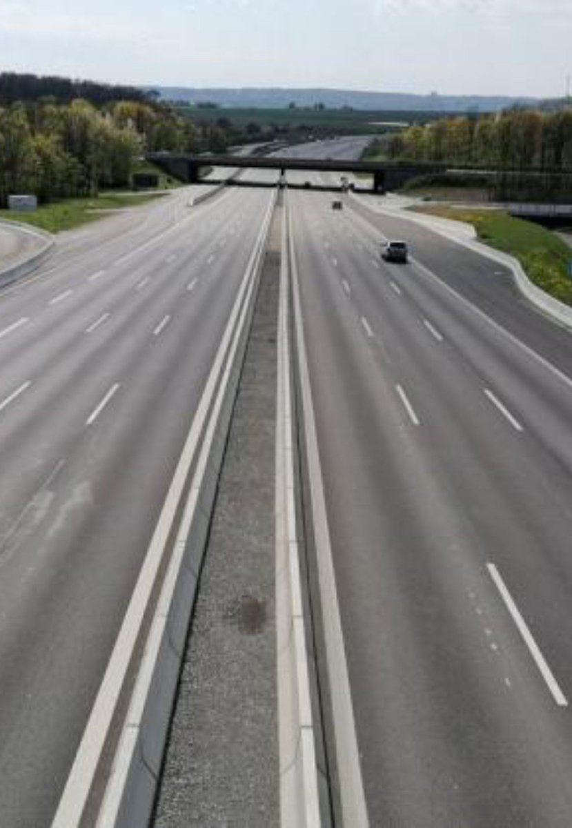 Deutschland_77's tweet photo. Nach #AfD-Sieg: Wie die #Autobahnen rund um Berlin aussehen werden werden, 
wenn Berliner #Migranten ihre geschmiedeten Auswander-Pläne in die Realität umsetzen. 

Der @focusonline wird dann sicher von kilometerlangen #Staus rund um #Berlin zu berichten wissen. 😇 https://t.co/yje60iy5sc