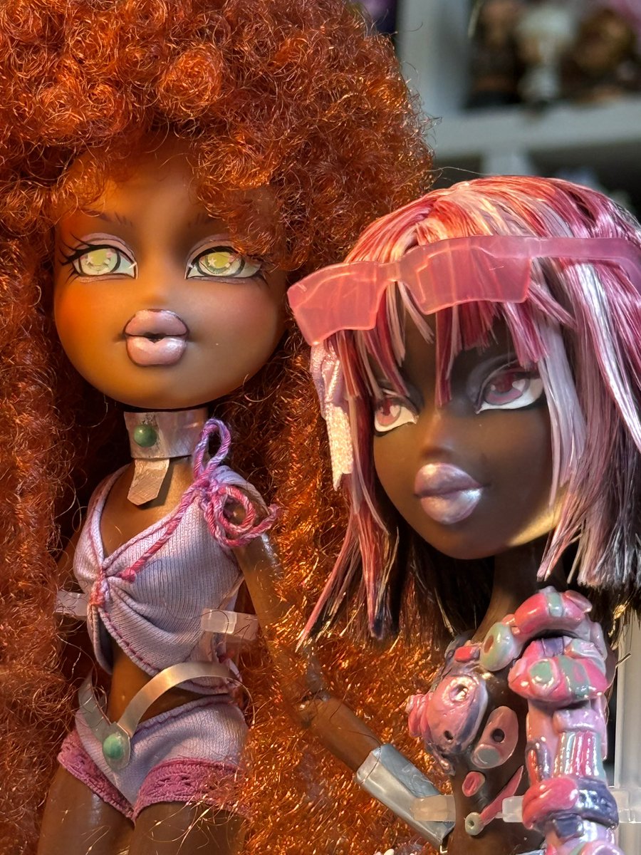 paullete_out's tweet photo. Starfire and gender bent cyborg lowkey 👀✨ https://t.co/Q46AzGJ7B6