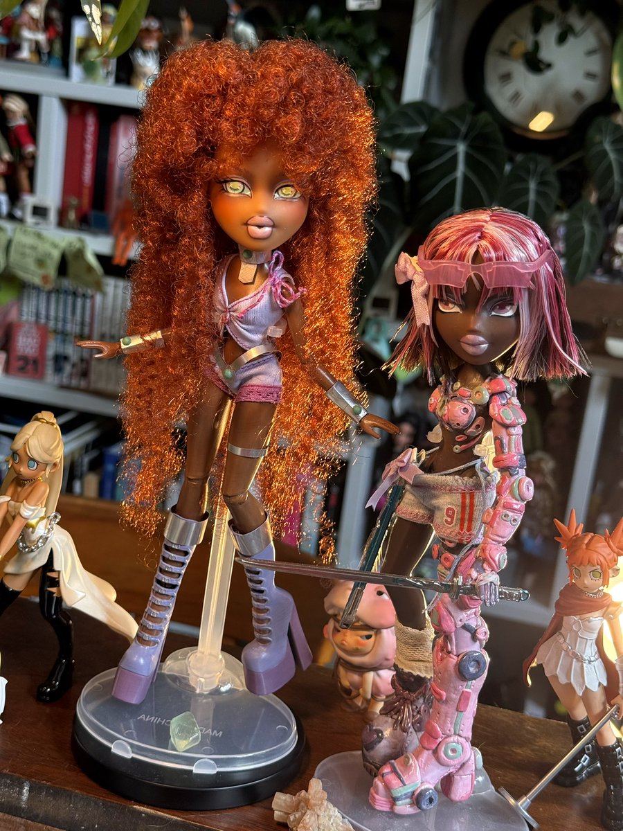 paullete_out's tweet photo. Starfire and gender bent cyborg lowkey 👀✨ https://t.co/Q46AzGJ7B6