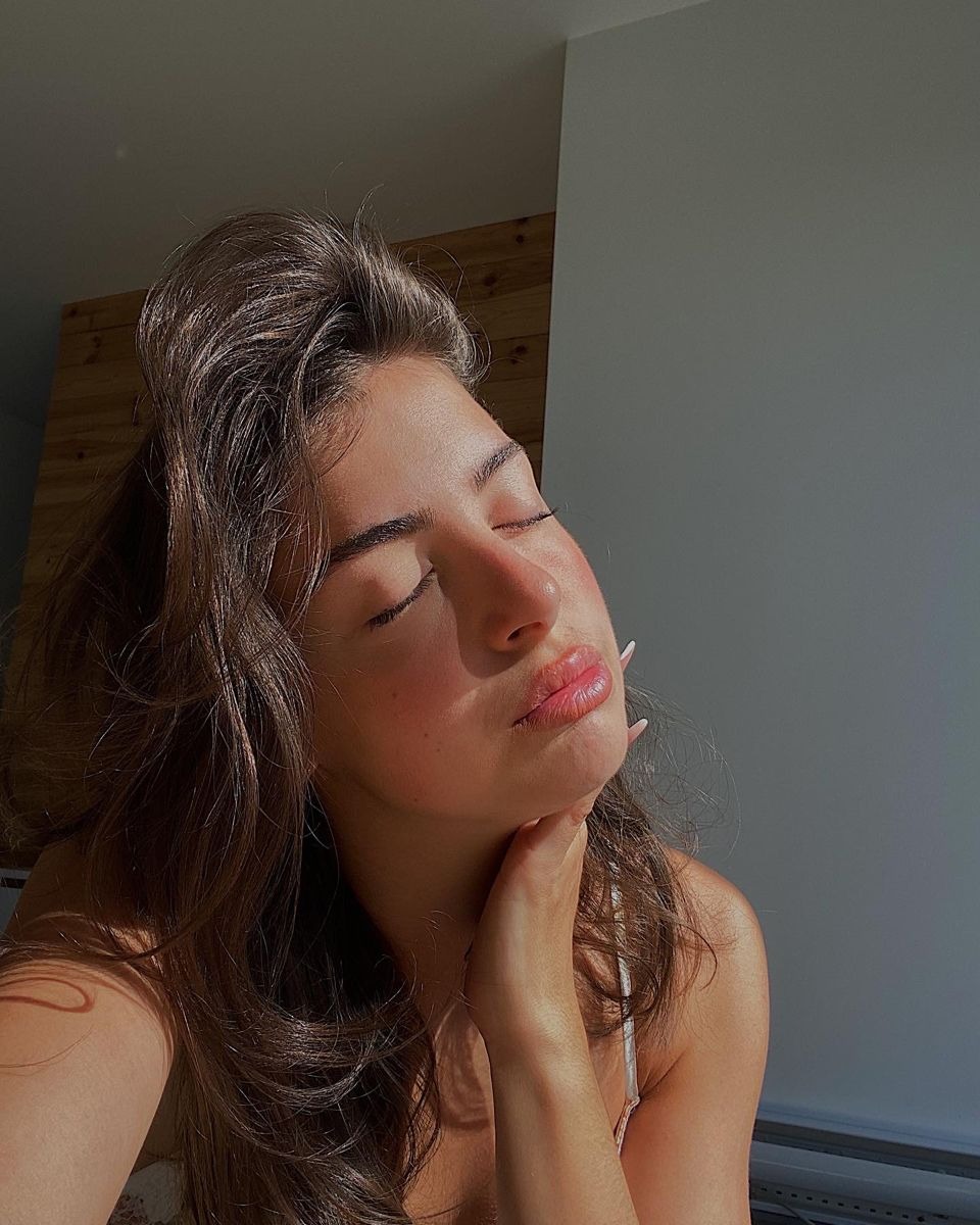 ibraluca949019's tweet photo. I force myself on the ground to make fun of myself for eating. If you eat pizza that’s UTTERLY DISGUSTING. https://t.co/phRFr0qgMi