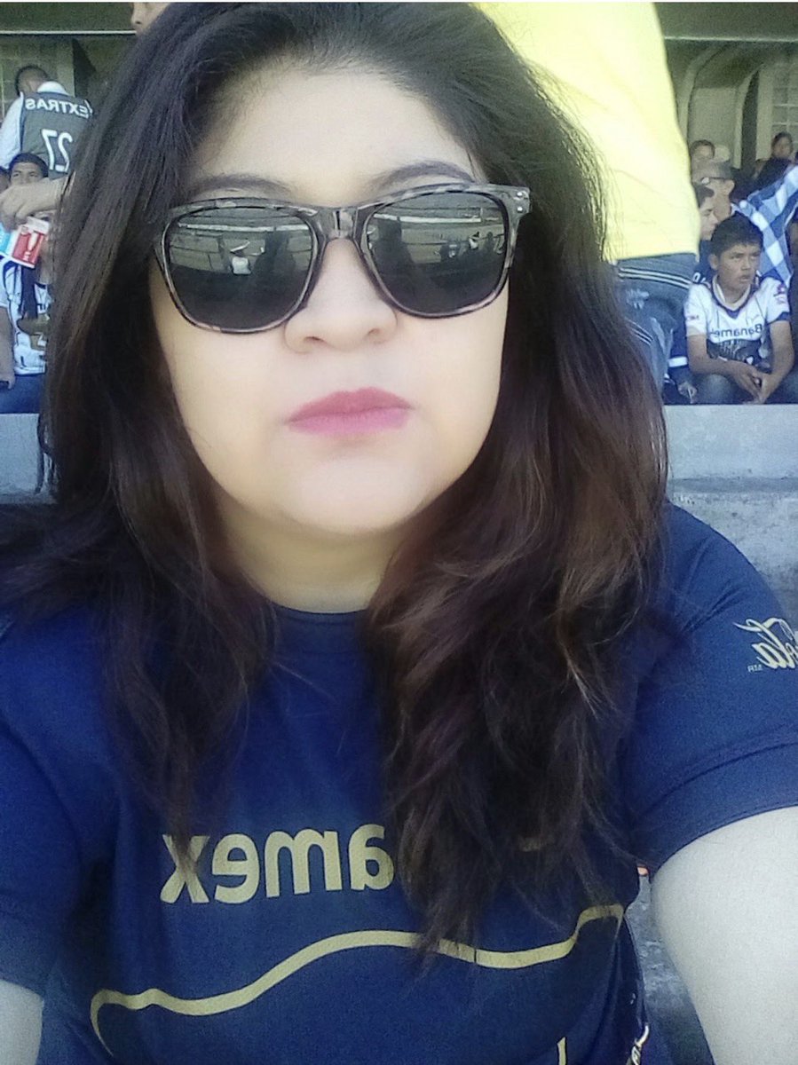 kancano09's tweet photo. Te vi jugar una vez y me enamoré de ti, de tu historia, de tu garra, de tus colores. Hemos pasado días de gloria y días muy oscuros, aquí seguiremos porque #ComoNoTeVoyAQuerer #SangreAzulYPielDorada 
72 años @PumasMX https://t.co/J8qHUIWPQW