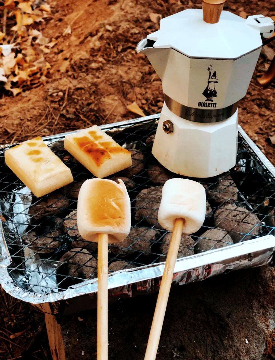 letih130964's tweet photo. Crisp mountain air, a crackling campfire, and that quiet moment when the sky turns from peach to deep indigo. Today’s tiny perfect camping win: making s’mores without burning the marshmallows. https://t.co/YfOvjxH34A