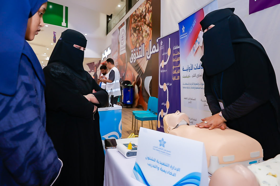 HBHCluster's tweet photo. تغطية | 📸 
احتفى #تجمع_حفرالباطن_الصحي ومكوناته بـ #اليوم_العالمي_للإسعافات_الأولية، من خلال أنشطة ميدانية وتوعوية استهدفت زوار #العثيم_مول لرفع الوعي بأهمية الإسعافات الأولية ودورها في إنقاذ الأرواح 🩺 https://t.co/B6R8McNdOC