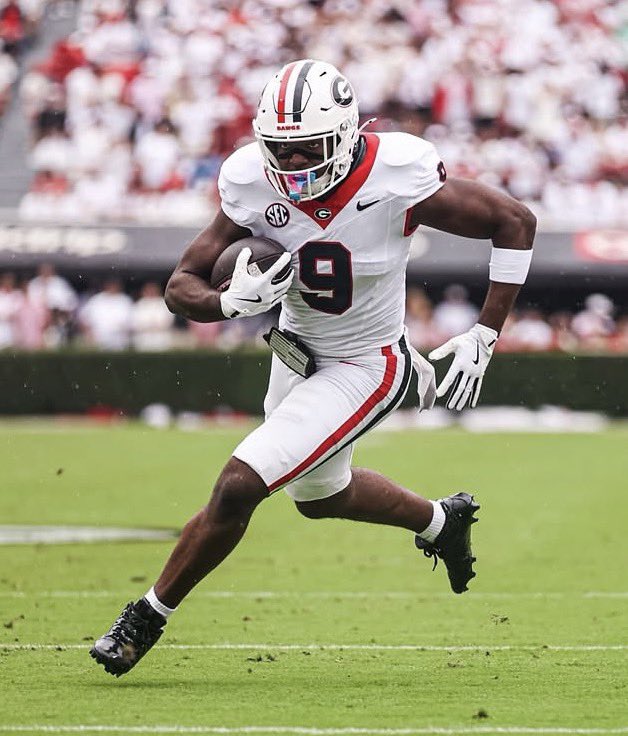 UNISWAG's tweet photo. The icy whites for @GeorgiaFootball 

#uniswag https://t.co/THefpDQ9AV