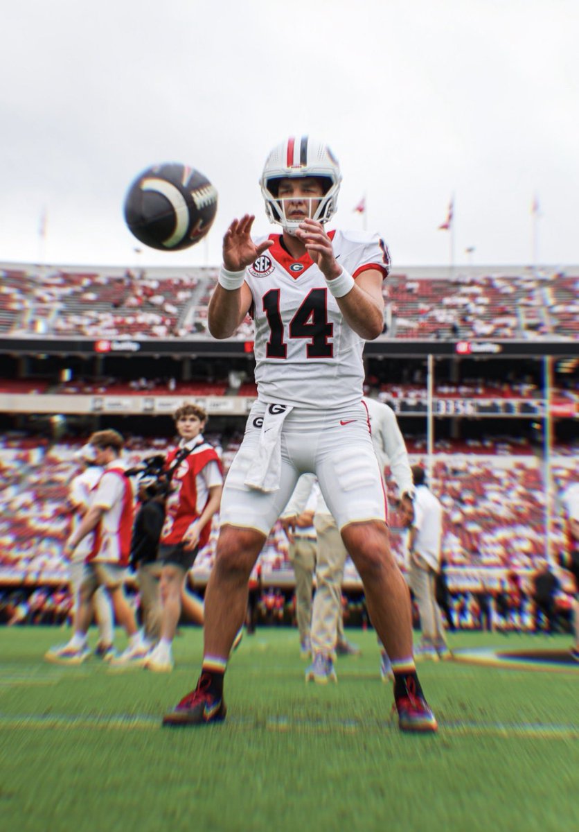 UNISWAG's tweet photo. The icy whites for @GeorgiaFootball 

#uniswag https://t.co/THefpDQ9AV