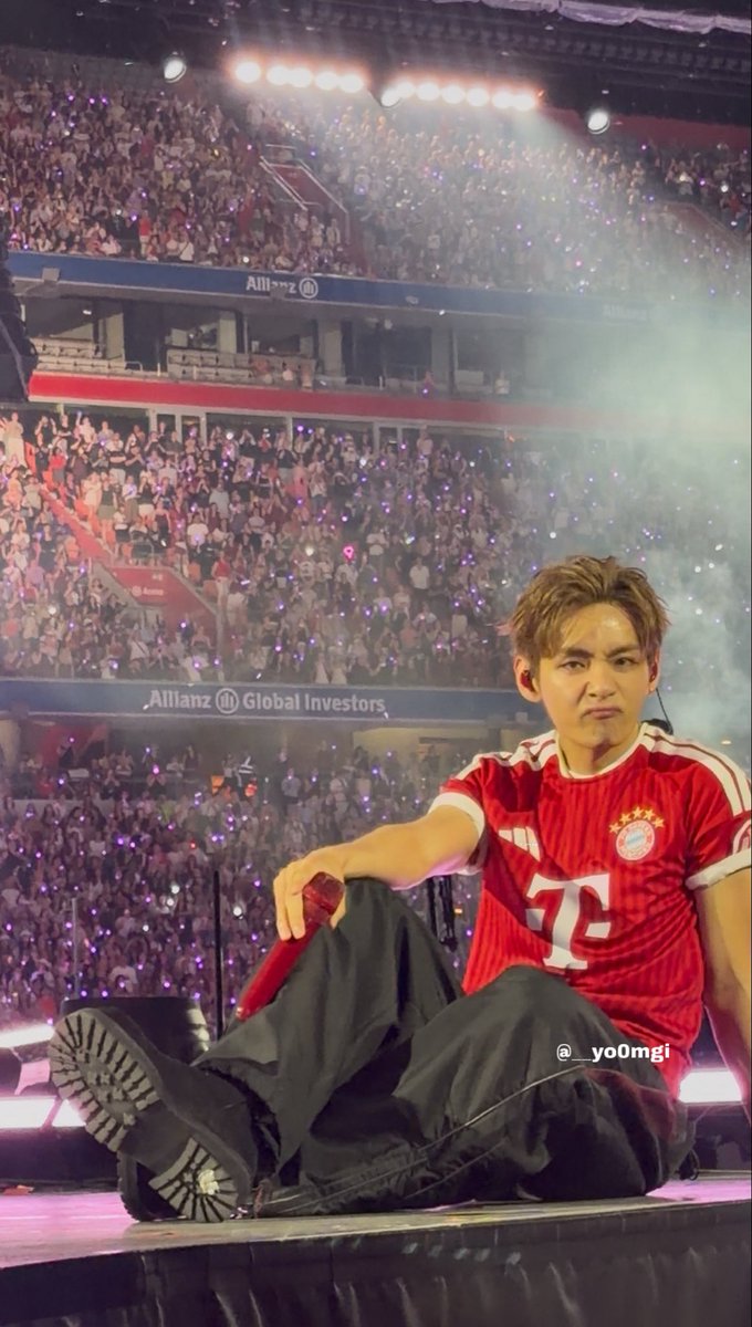 __y0omgi's tweet photo. Anyways…. heres tae looking at me https://t.co/cSWs0voAxk