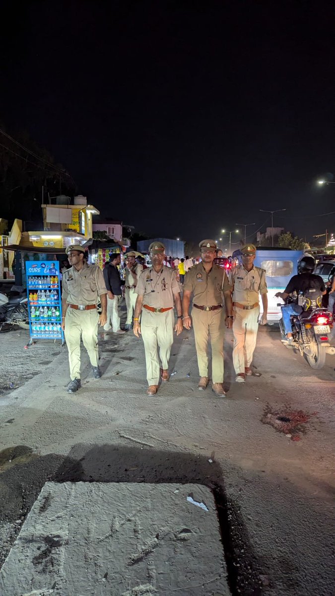 dcpcentrallko's tweet photo. #Lucknow_Police🚔

@LkoCp के निर्देशन में @dcpcentrallko के नेतृत्व में #सुरक्षा_व्यवस्था हेतु। थाना मानकनगर पुलिस टीम द्वारा #मॉल/#वाहन/#मार्केट/#मार्गों/#चौराहों/ पर #पैदल_गश्त/सघन चैकिंग कर रखी जा रही सतर्क दृष्टि।

@dgpup
@adgzonelucknow
@lkopolice https://t.co/NO88Xl12od