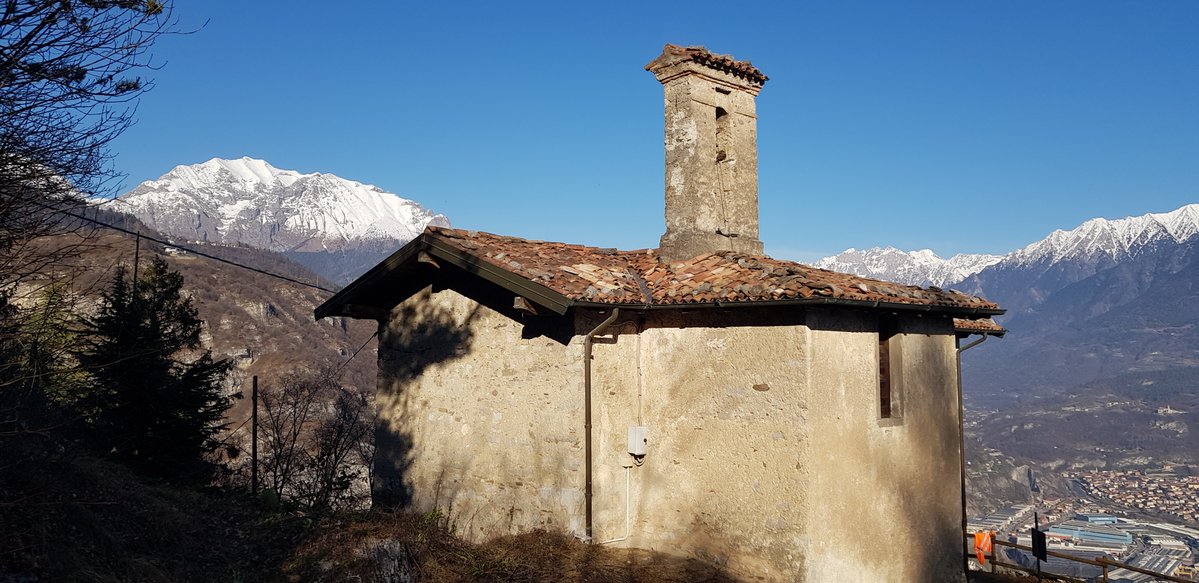 walterletari's tweet photo. Don Paolo, Parroco di Borno e dell'Altopiano del sole conferma la messa alla chiesa tardo longobarda dei SS. Cosma e Damiano all'Annunciata sabato 26 settembre alle ore 15:00 per l'annuale ricorrenza.
(Parcheggio presso il Home Restaurant Miravalle B&amp;B all'Annunciata 50 metri su. https://t.co/bLmavdHsvE