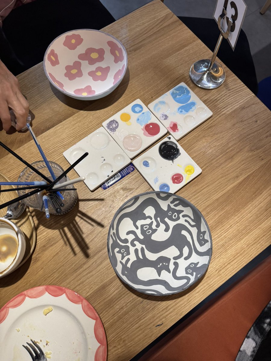 _unum's tweet photo. Took my mom to paint pottery 🥰 https://t.co/DdI8Nbt38j